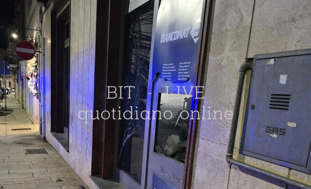 Galleria foto 'Assalti ai bancomat nel Barese: due esplosioni nella notte tra Rutigliano e Alberobello' - foto 1