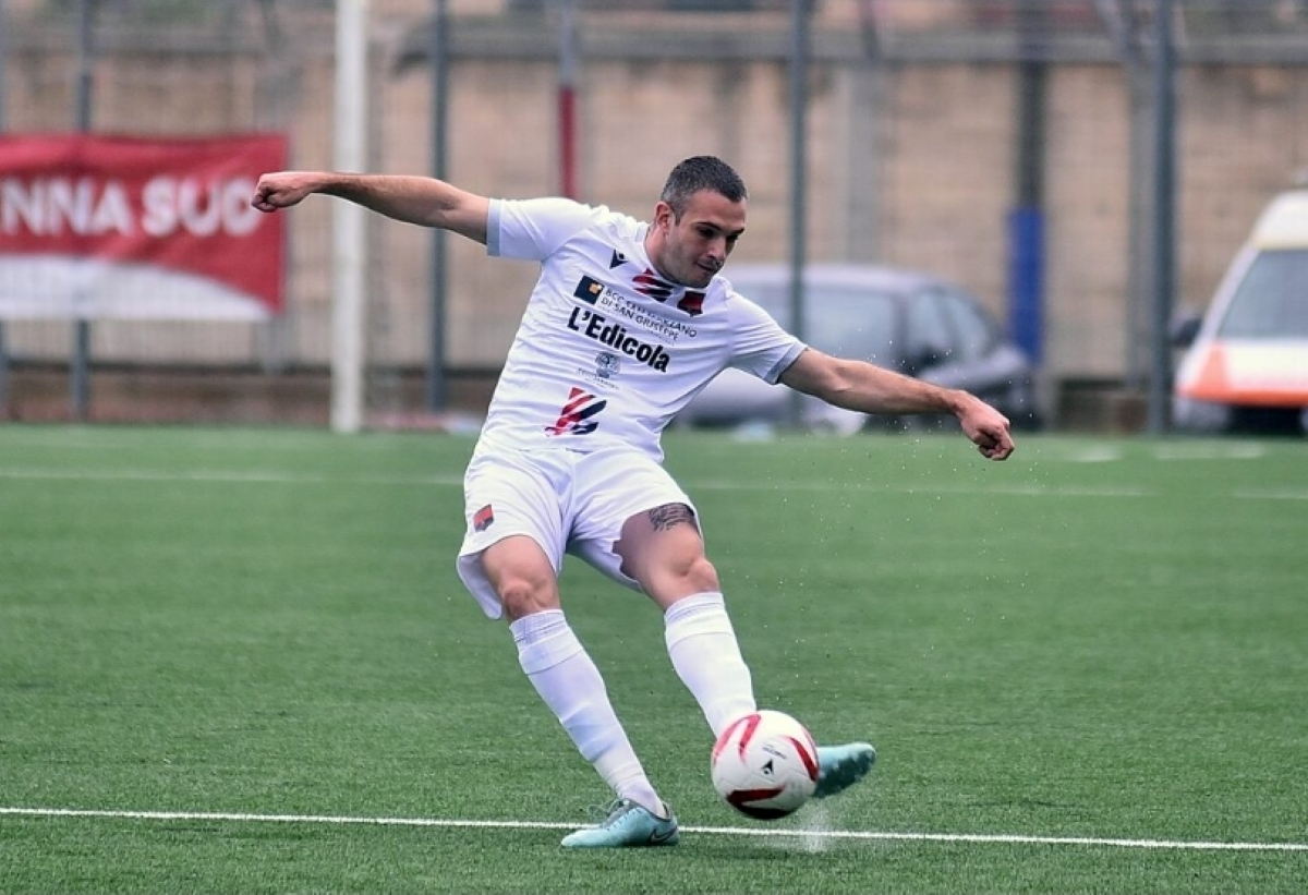 Galleria foto 'Taranto calcio, il leader Derosa: «Non possiamo permetterci di staccare la spina»' - foto 1