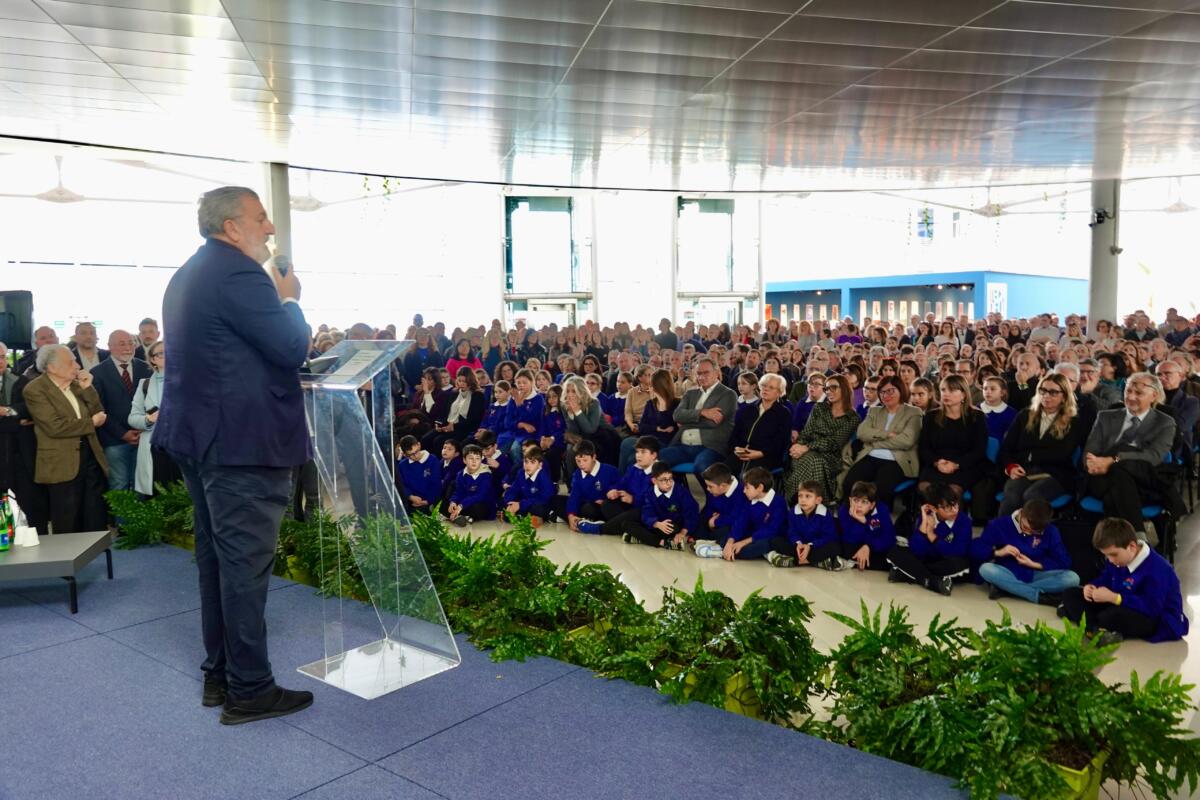 Regione Puglia, il commiato di Emiliano e gli auguri a Decaro: «Un assessorato? Non dipende da me» – FOTO