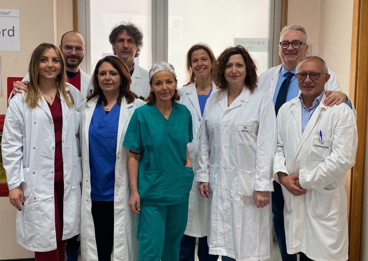 Galleria foto 'La grande generosità dei giovani pugliesi, in 20 giorni eseguiti tre espianti di midollo osseo al Policlinico di Bari' - foto 1