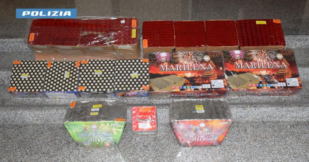 Galleria foto 'Gallipoli, si sente male e chiama i soccorsi: in casa trovano droga ed esplosivo, denunciato un 31enne' - foto 1