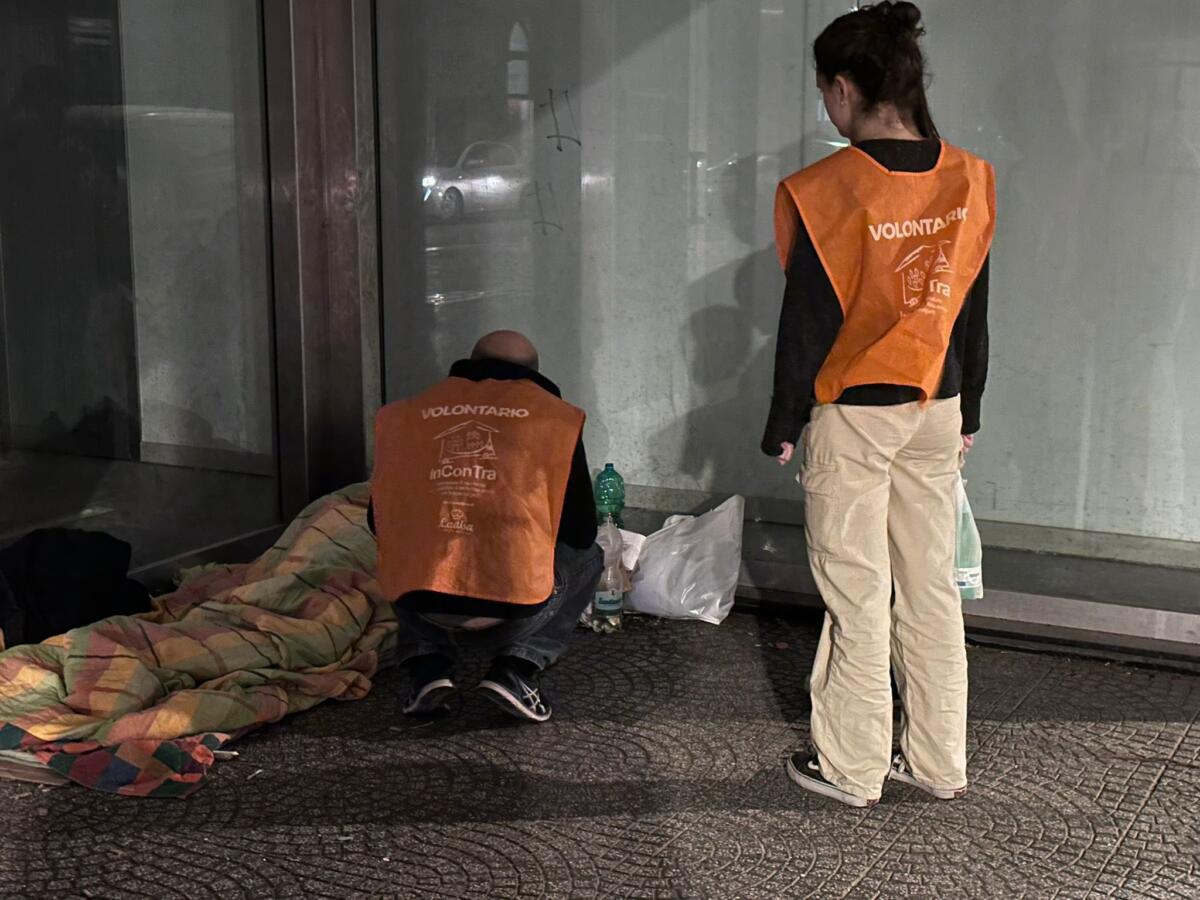 Galleria foto 'Senzatetto aggredito a Bari, la rabbia dei volontari: «Piccoli delinquenti che approfittano di una persona sola»' - foto 1