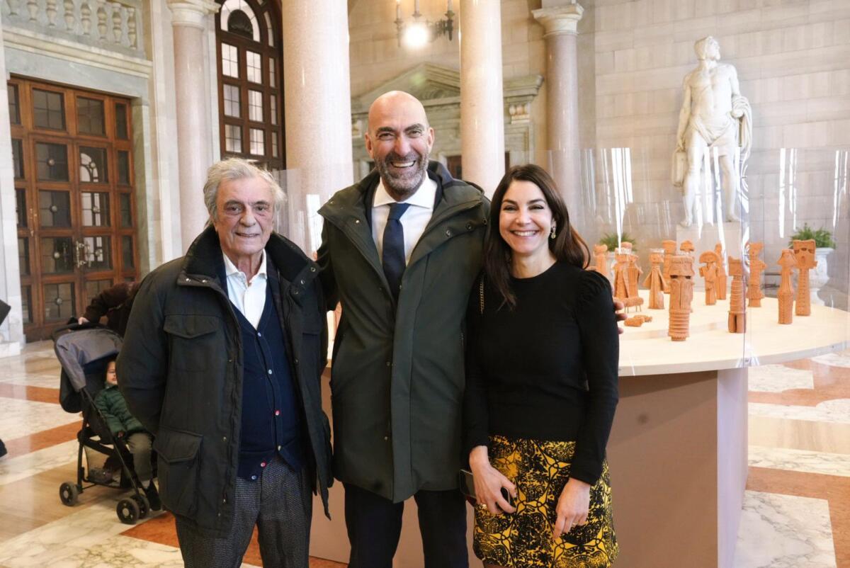 Galleria foto 'Bari, inaugurato il “Presepe Arcaico” di Raffaele Spizzico. Leccese: «Un racconto di umanità e silenzio» – FOTO' - foto 2