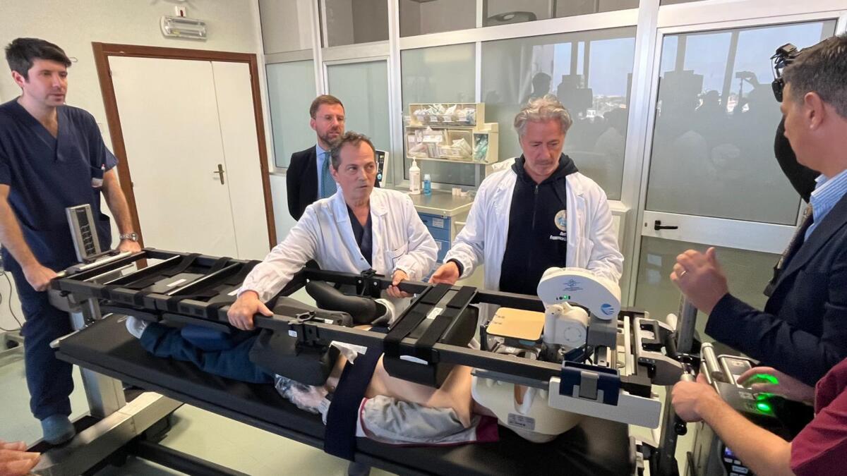 Galleria foto 'Bari, nell’ospedale Di Venere il primo tavolo operatorio in Italia che ruota il paziente: interventi più sicuri e precisi' - foto 1