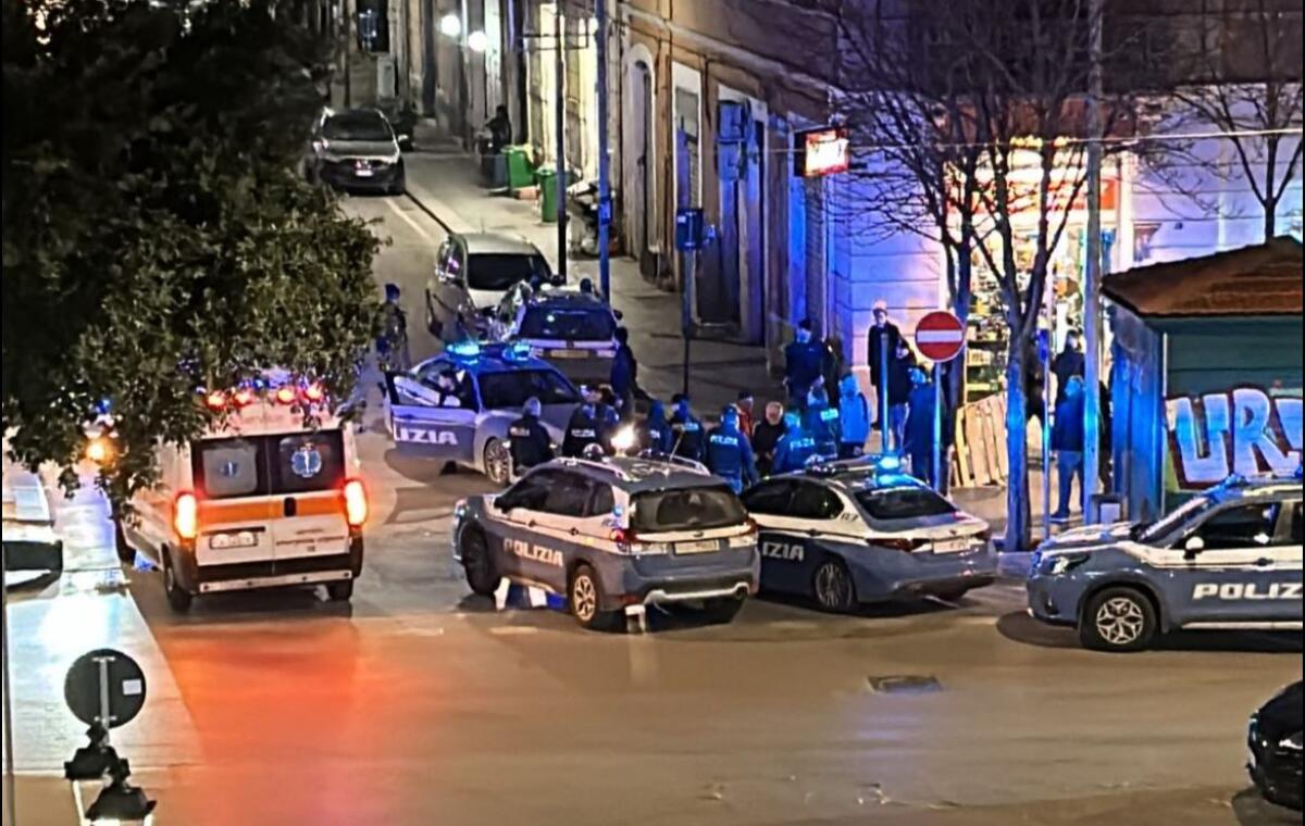 Galleria foto 'Foggia, rissa finisce con un accoltellamento nel quartiere Ferrovia. I residenti esasperati: «Abbiamo paura»' - foto 1
