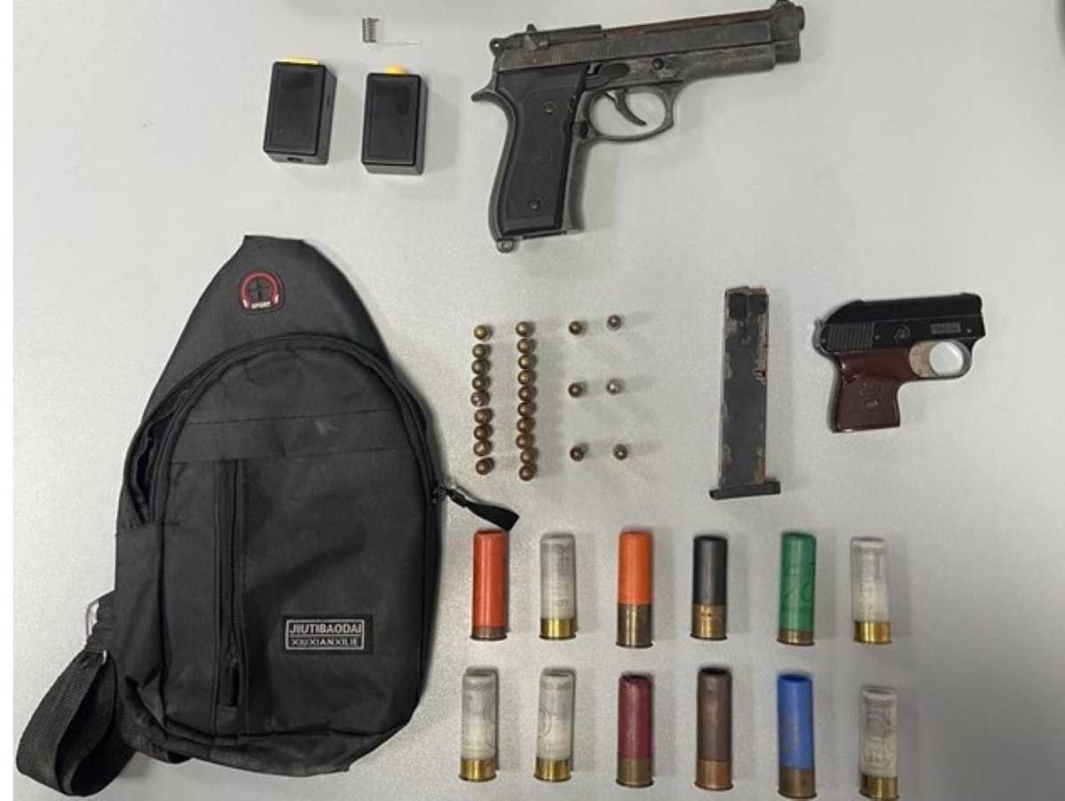 Galleria foto 'Taranto, esce sul balcone dopo una lite e spara un colpo di pistola: arrestato un 20enne' - foto 1