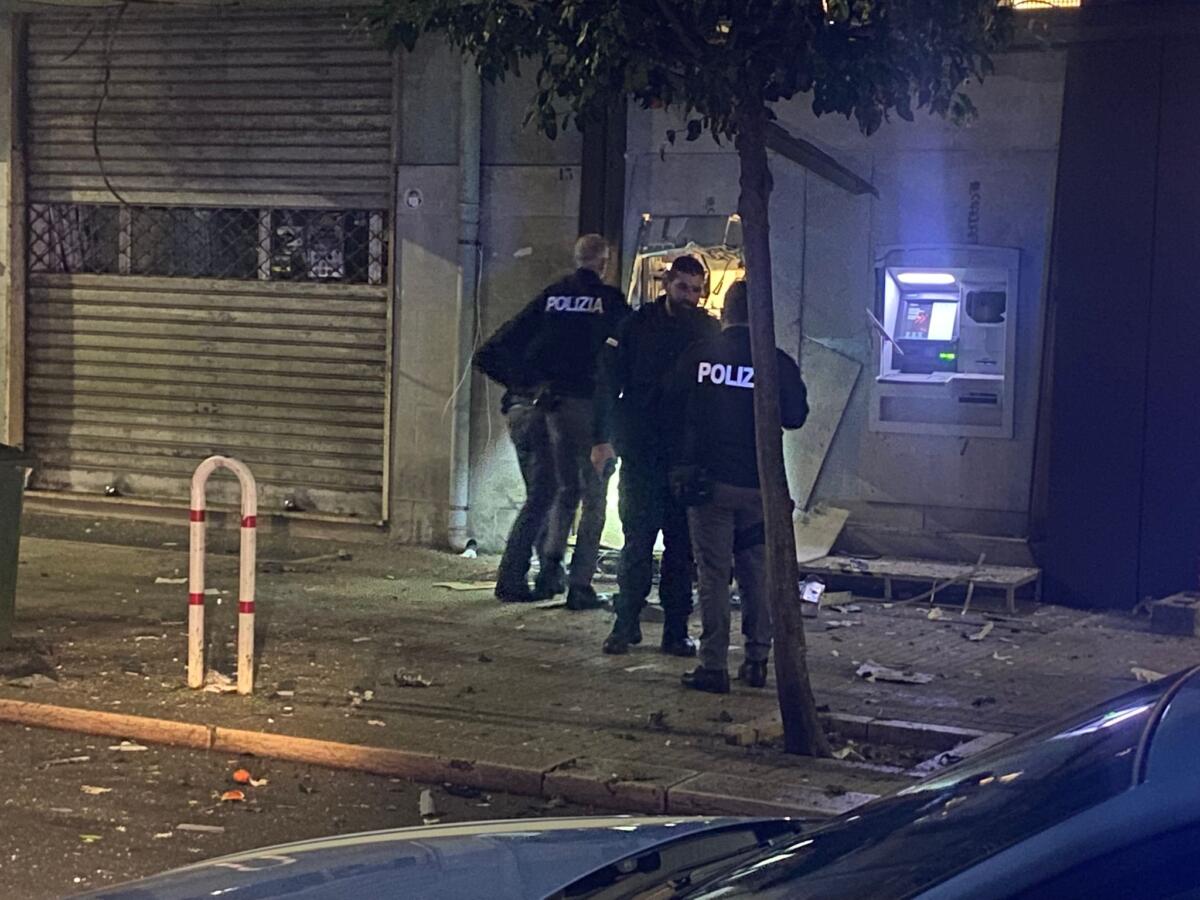 Galleria foto 'Assalto al bancomat a Brindisi, esplosione nella notte in viale Commenda: bottino da quantificare – FOTO e VIDEO' - foto 7