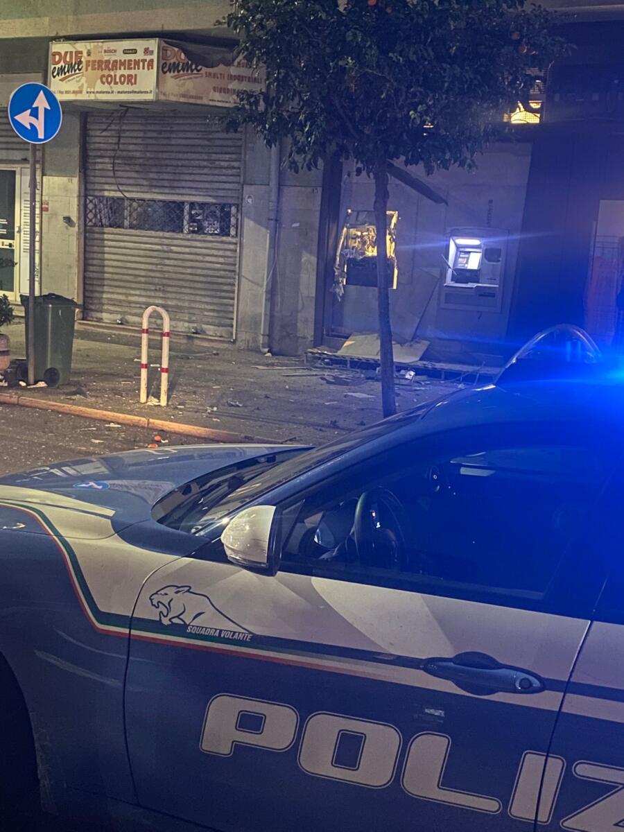 Galleria foto 'Assalto al bancomat a Brindisi, esplosione nella notte in viale Commenda: bottino da quantificare – FOTO e VIDEO' - foto 6