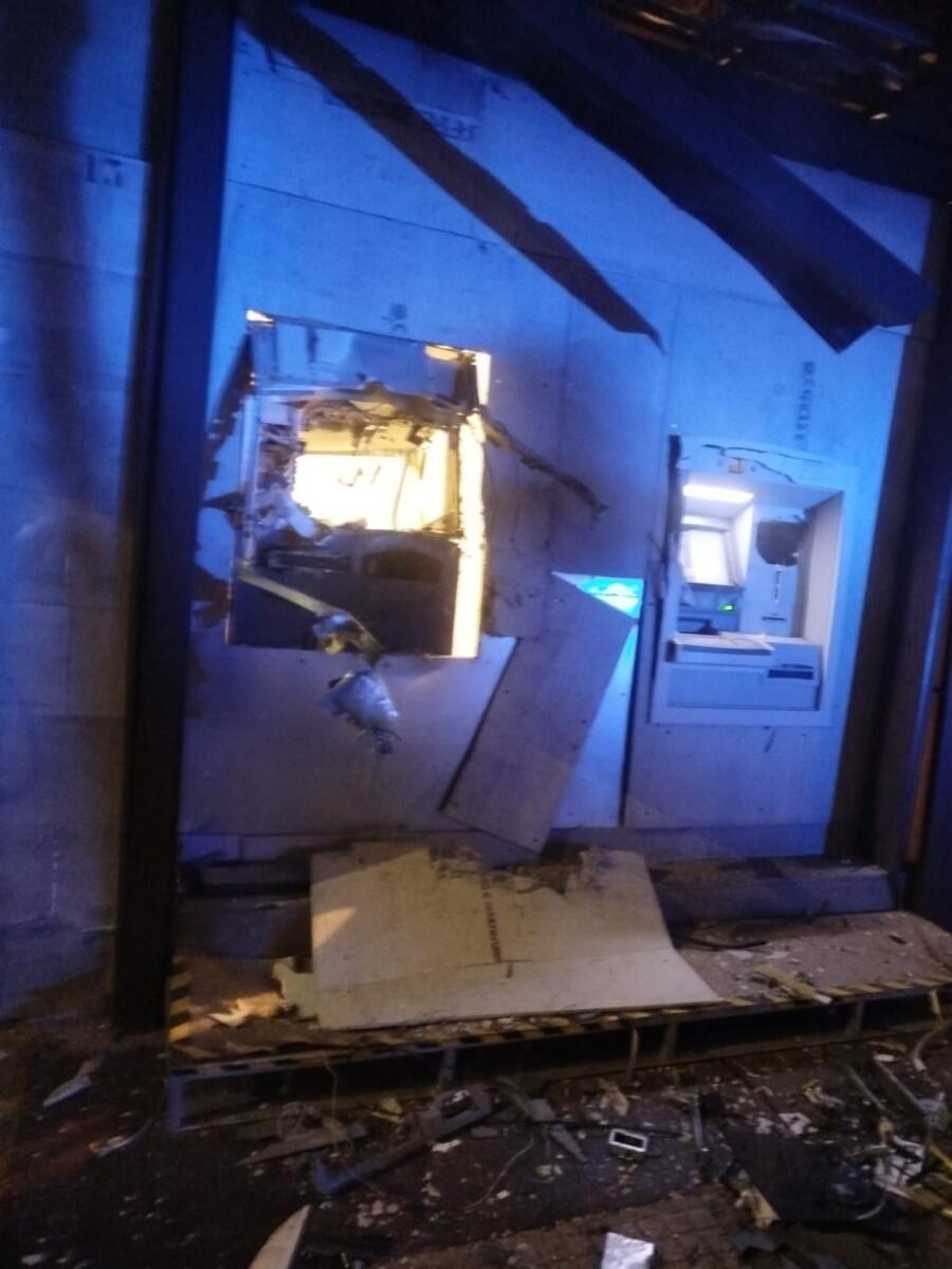 Galleria foto 'Assalto al bancomat a Brindisi, esplosione nella notte in viale Commenda: bottino da quantificare – FOTO e VIDEO' - foto 2