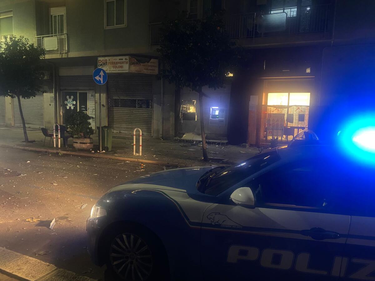 Galleria foto 'Assalto al bancomat a Brindisi, esplosione nella notte in viale Commenda: bottino da quantificare – FOTO e VIDEO' - foto 5