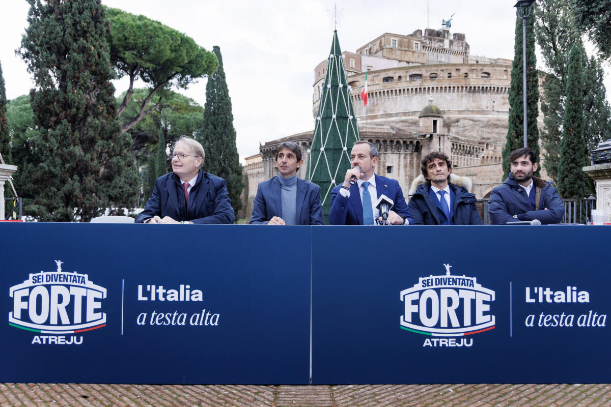 Galleria foto 'Atreju, a Roma è cominciata la festa di Fratelli d’Italia: venerdì sul palco arriva anche Decaro' - foto 1