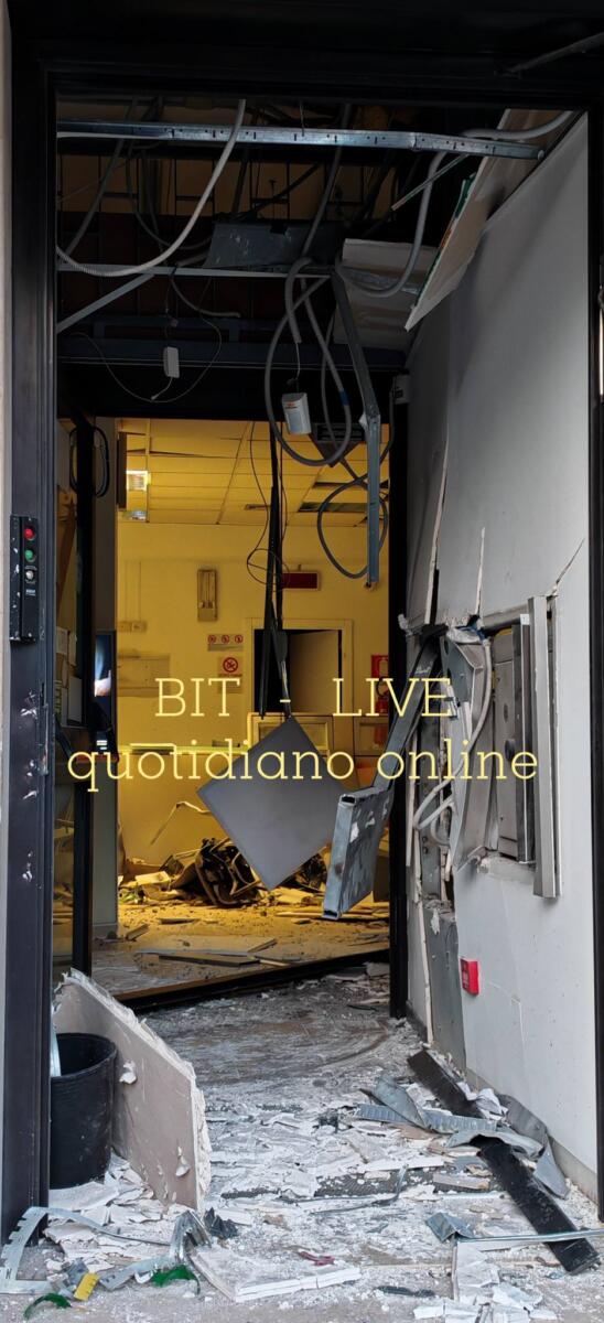 Galleria foto 'Assalto a bancomat nel Barese: colpo nella notte a Cassano delle Murge – FOTO' - foto 3