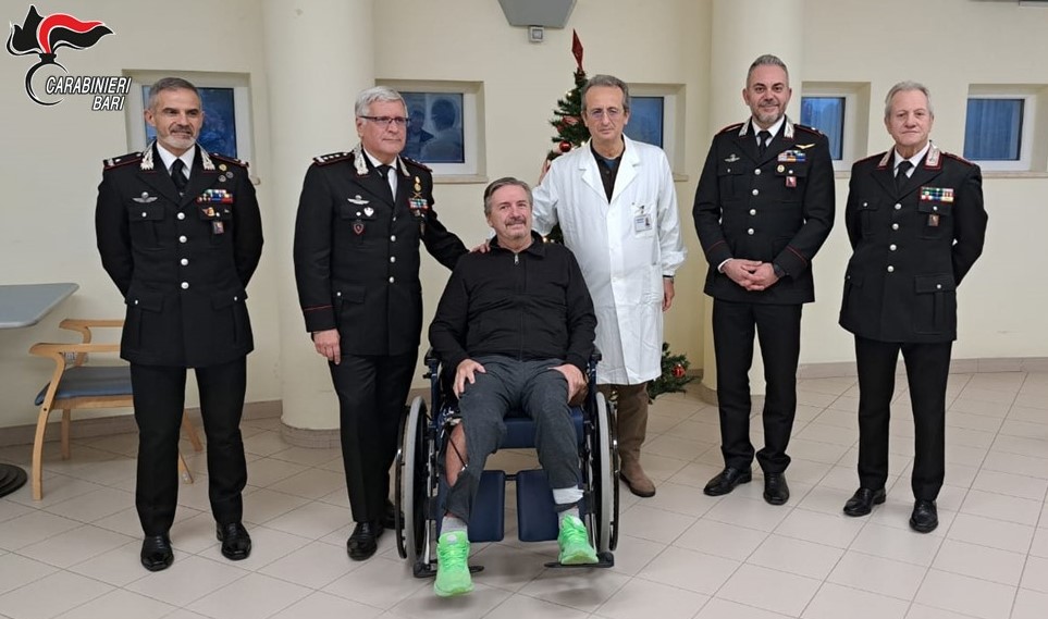 Galleria foto 'Bari, il generale Masciulli torna in visita da Carlo Piazzolla: ferito per sventare la rapina a Molfetta' - foto 1