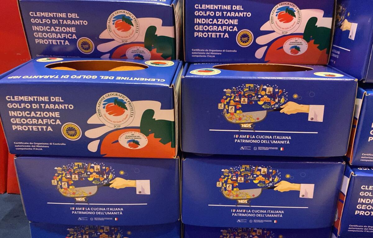 Galleria foto 'Le clementine di Taranto in regalo alla festa per la Cucina italiana patrimonio dell’Unesco' - foto 1