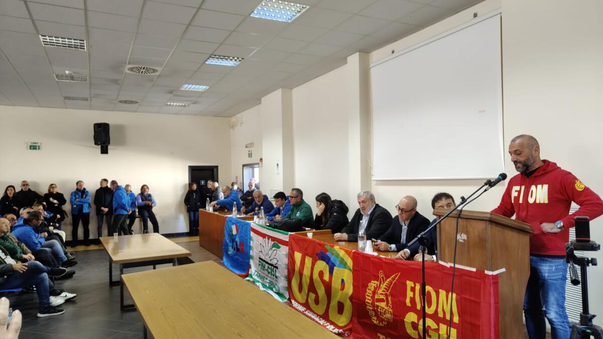 Galleria foto 'Ex Ilva, in campo anche i vescovi. L’appello alla politica: «Fate presto. È un’agonia ingiustificabile»' - foto 1