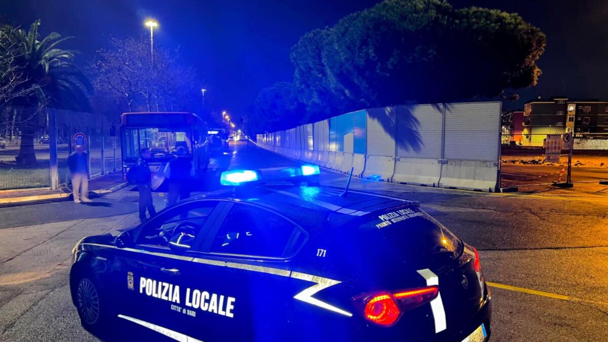 Galleria foto 'Bari, controlli su bici elettriche e moto: quasi tutte sono risultate “modificate”. Multe e sequestri' - foto 1