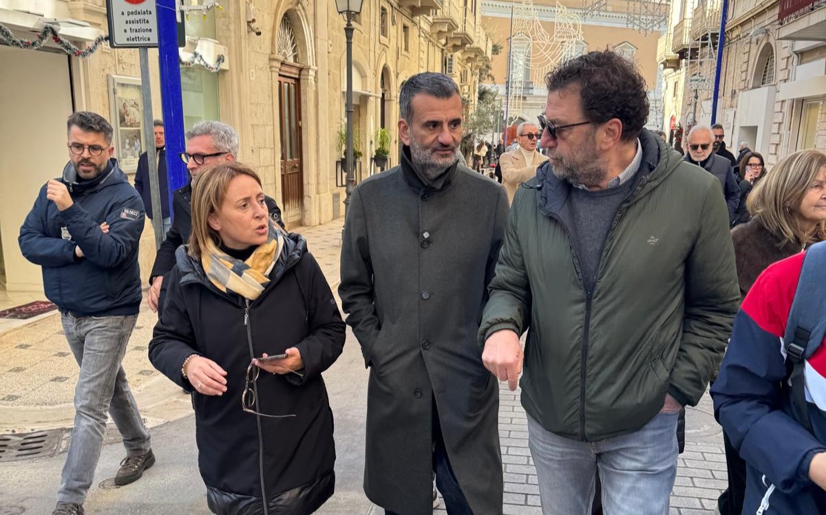Galleria foto 'Decaro inaugura il park&ride ad Andria: navette per ridurre il traffico nel centro cittadino – VIDEO' - foto 1