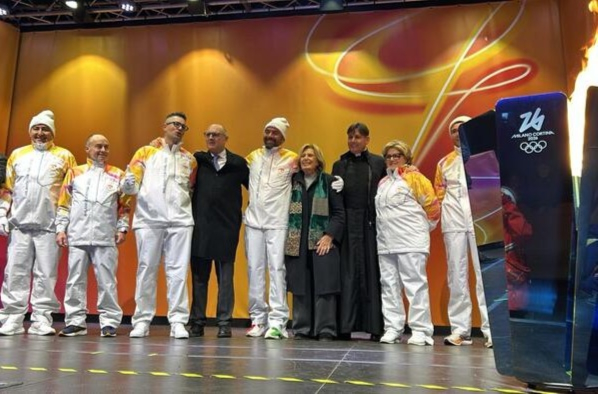 Fiamma olimpica, mister Fefè De Giorgi ultimo tedoforo della tappa leccese Fiamma olimpica, mister Fefè De Giorgi ultimo tedoforo della tappa leccese