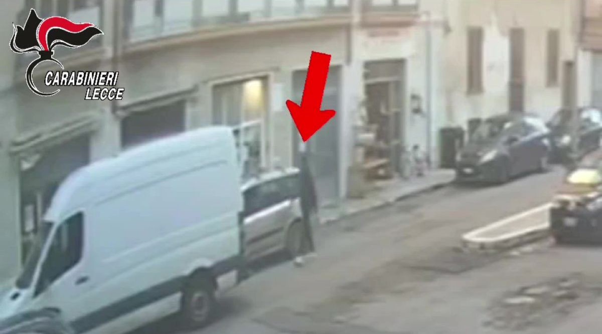 Galleria foto 'Rubano due auto tra Lizzanello e Lecce, tre persone arrestate in flagranza: in carcere anche una donna – VIDEO' - foto 1
