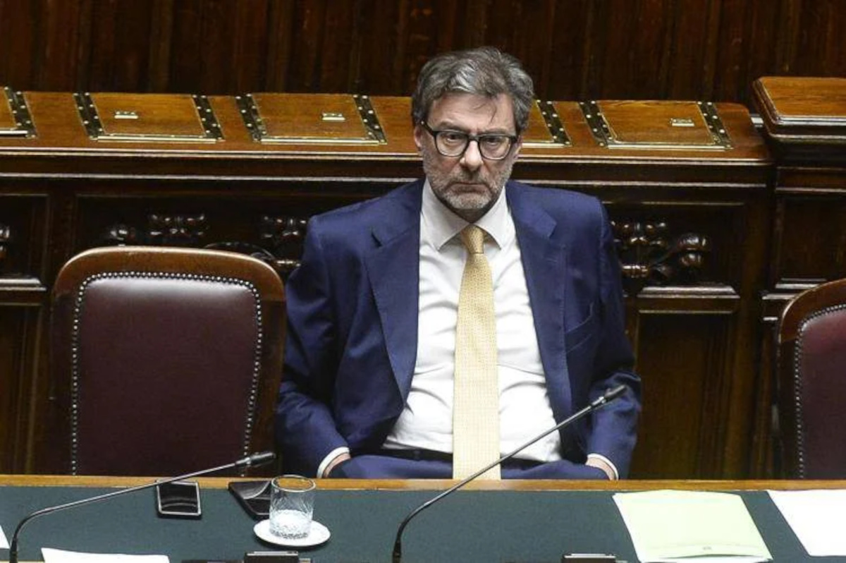 La guerra in Iran pesa sulla crescita e il debito italiani. Giorgetti: «Noi come medici sul campo di battaglia» La guerra in Iran pesa sulla crescita e il debito italiani. Giorgetti: «Noi come medici sul campo di battaglia»