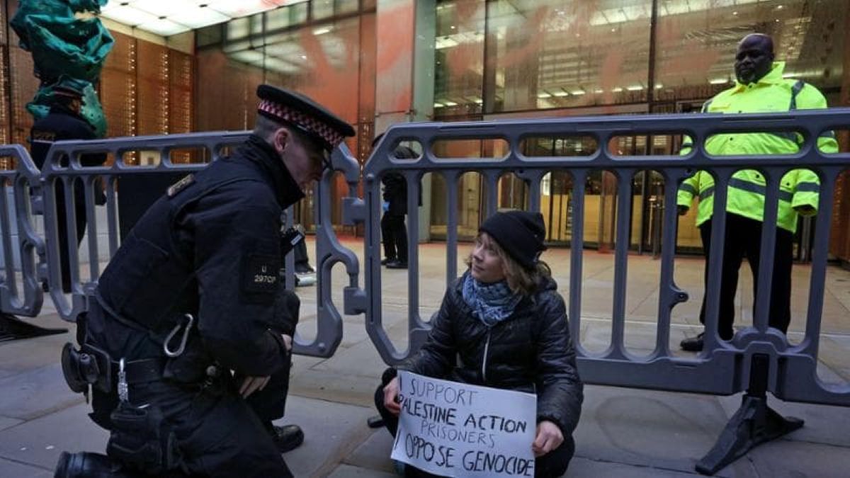 Galleria foto 'Londra, l’attivista svedese Greta Thunberg arrestata durante una manifestazione pro-Pal' - foto 1