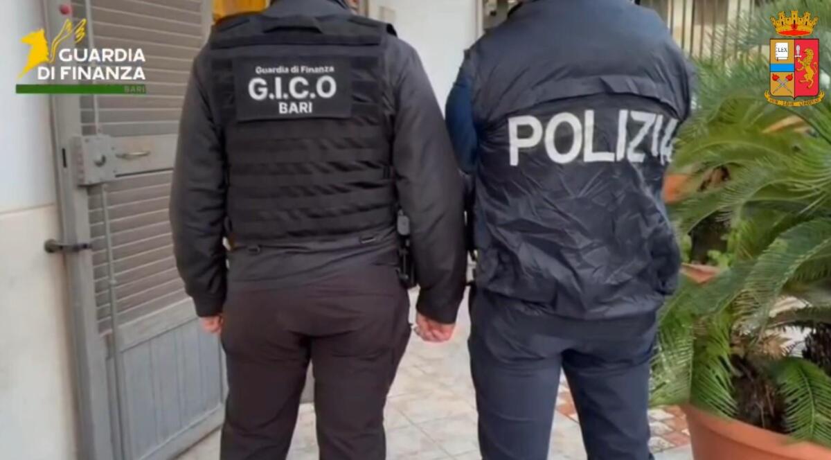 Galleria foto 'Assalti a istituti di credito e portavalori, sequestrati beni per 600mila euro a un cerignolano' - foto 1