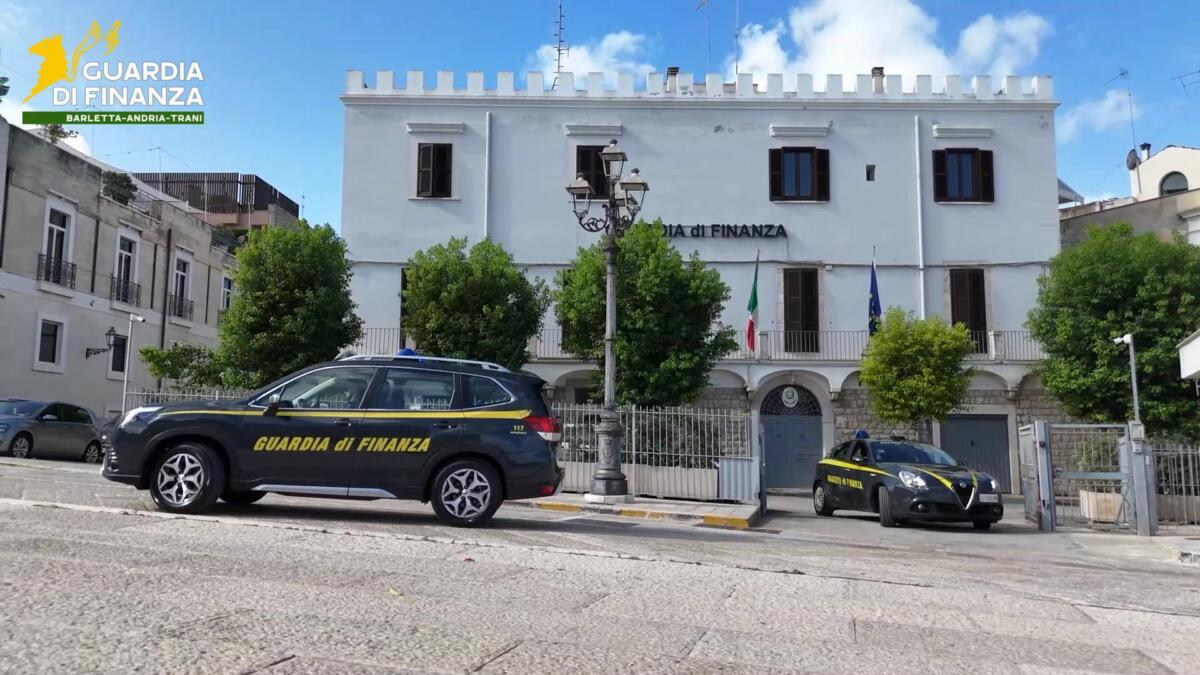 Galleria foto 'Trani, scoperta maxi frode allo Stato da 45 mln di euro: sequestrate 37 imprese, denunciate 82 persone' - foto 1