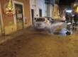 Nardò, auto in fiamme in via Rosselli: intervengono i vigili del fuoco. I carabinieri avviano le indagini