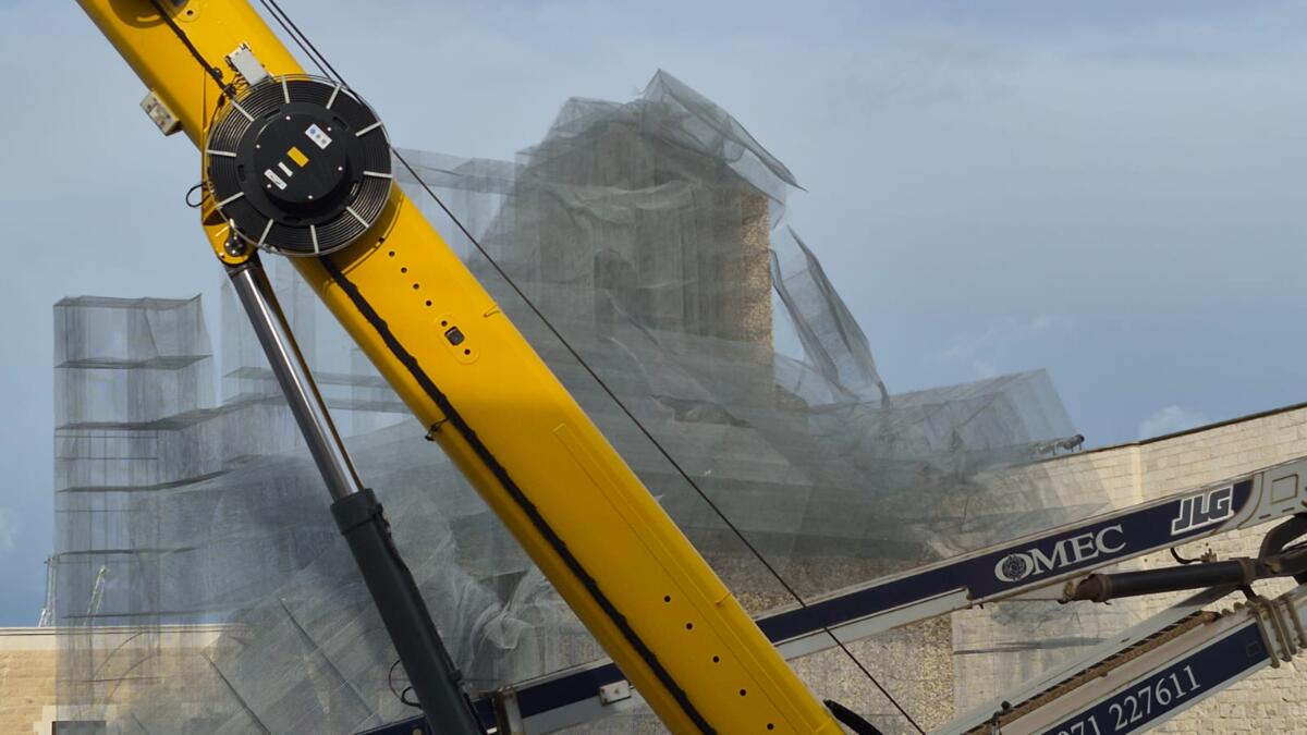 Galleria foto 'Maltempo, vento e pioggia fanno crollare parte dell’installazione di Edoardo Tresoldi a Bari vecchia – FOTO' - foto 3