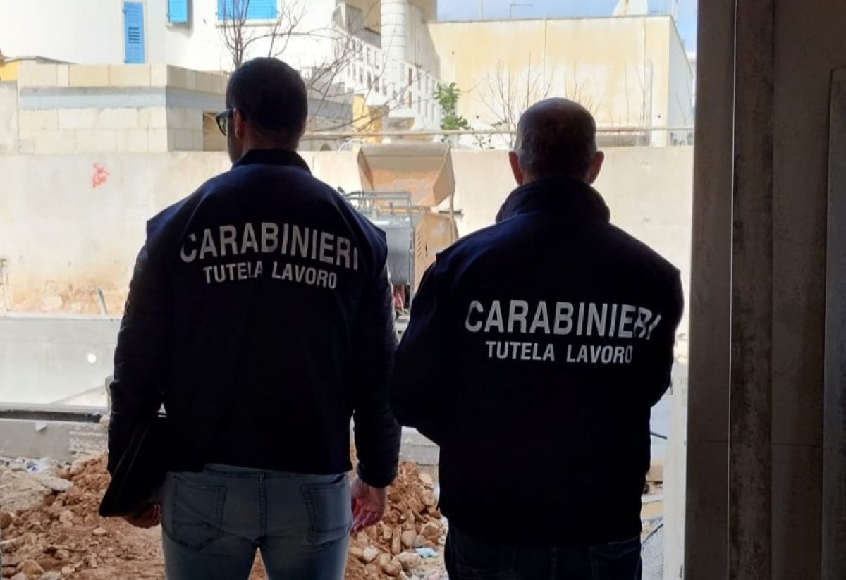 Galleria foto 'Caporalato e lavoro nero nel Salento, in un mese 40 denunce e sanzioni per 280mila euro: 16 aziende sospese' - foto 1