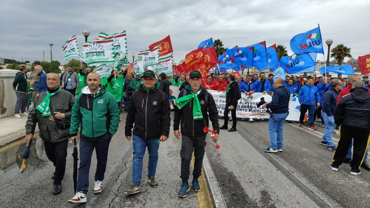 Ex Ilva, i sindacati non mollano la presa: «Le trattative? Meloni ora ci deve convocare» Ex Ilva, i sindacati non mollano la presa: «Le trattative? Meloni ora ci deve convocare»