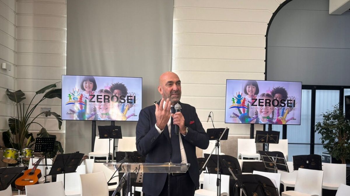 Galleria foto 'Natale, l’appello del sindaco di Bari: «Ai bambini regaliamo giochi di società, non armi»' - foto 1