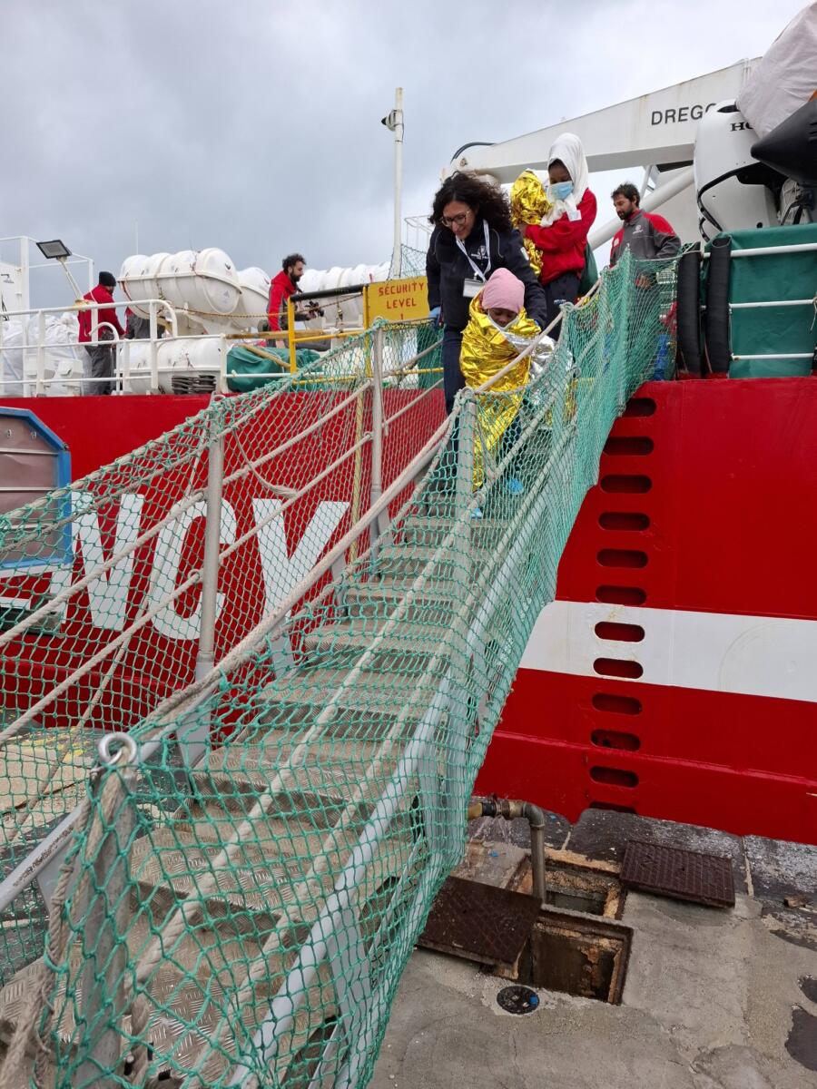 Galleria foto 'Sbarco Life Support a Bari, un giovane dal Darfur: «Ho provato a partire 8 volte. Ora voglio solo lavorare»' - foto 1