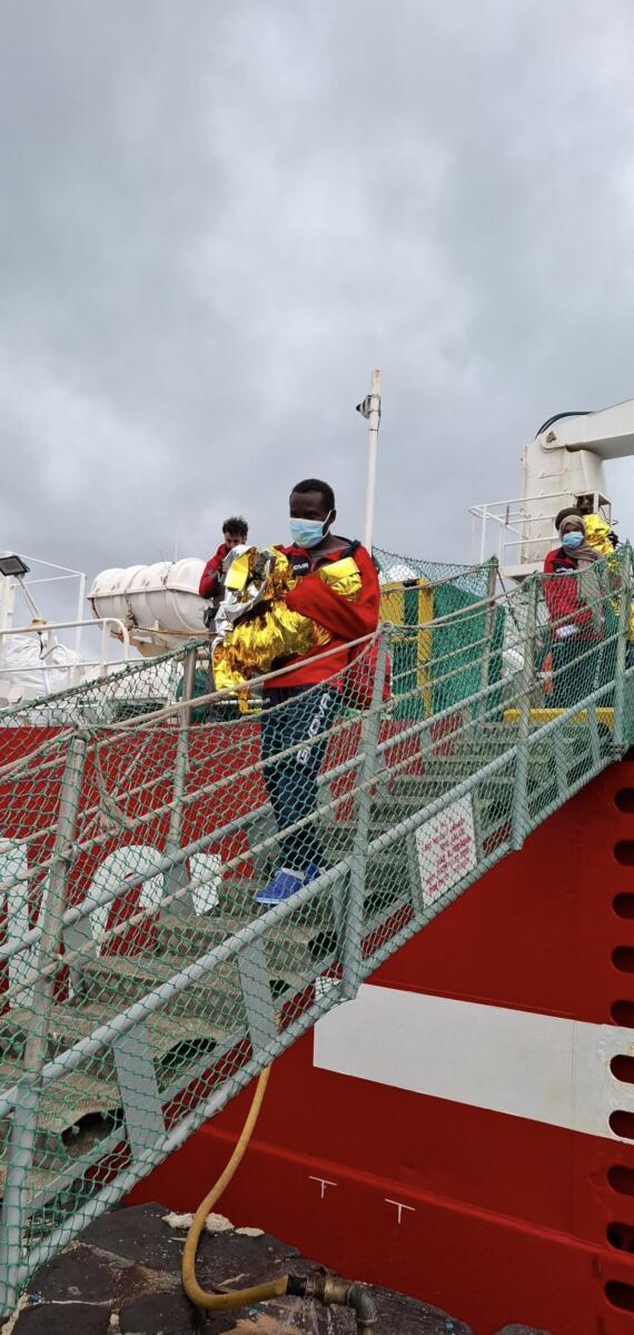 Galleria foto 'Sbarco Life Support a Bari, un giovane dal Darfur: «Ho provato a partire 8 volte. Ora voglio solo lavorare»' - foto 3