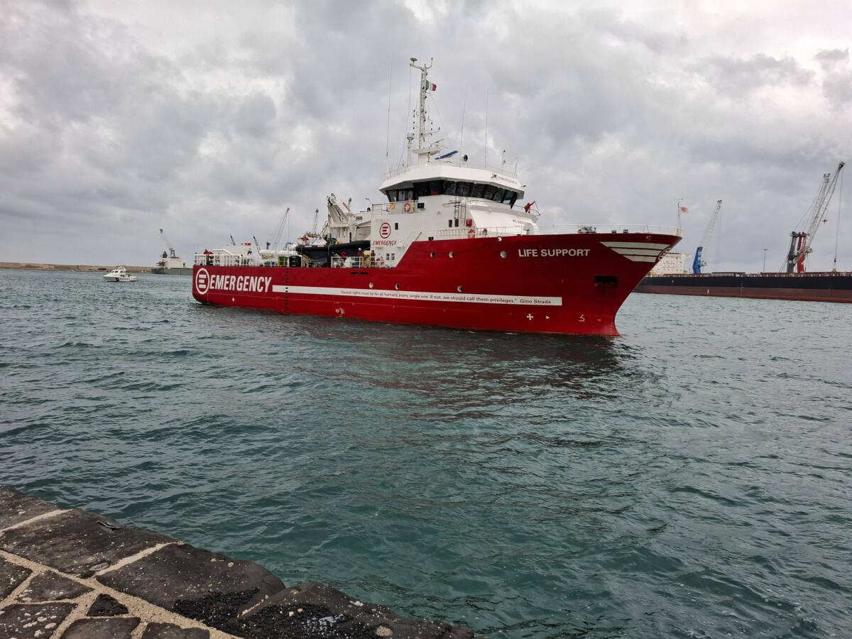 Galleria foto 'Sbarco Life Support a Bari, un giovane dal Darfur: «Ho provato a partire 8 volte. Ora voglio solo lavorare»' - foto 2