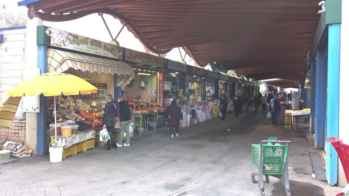 Galleria foto 'Bari, i mercati in sofferenza: banchi sempre più vuoti e ora il Comune suggerisce il ritorno ai Consorzi' - foto 1