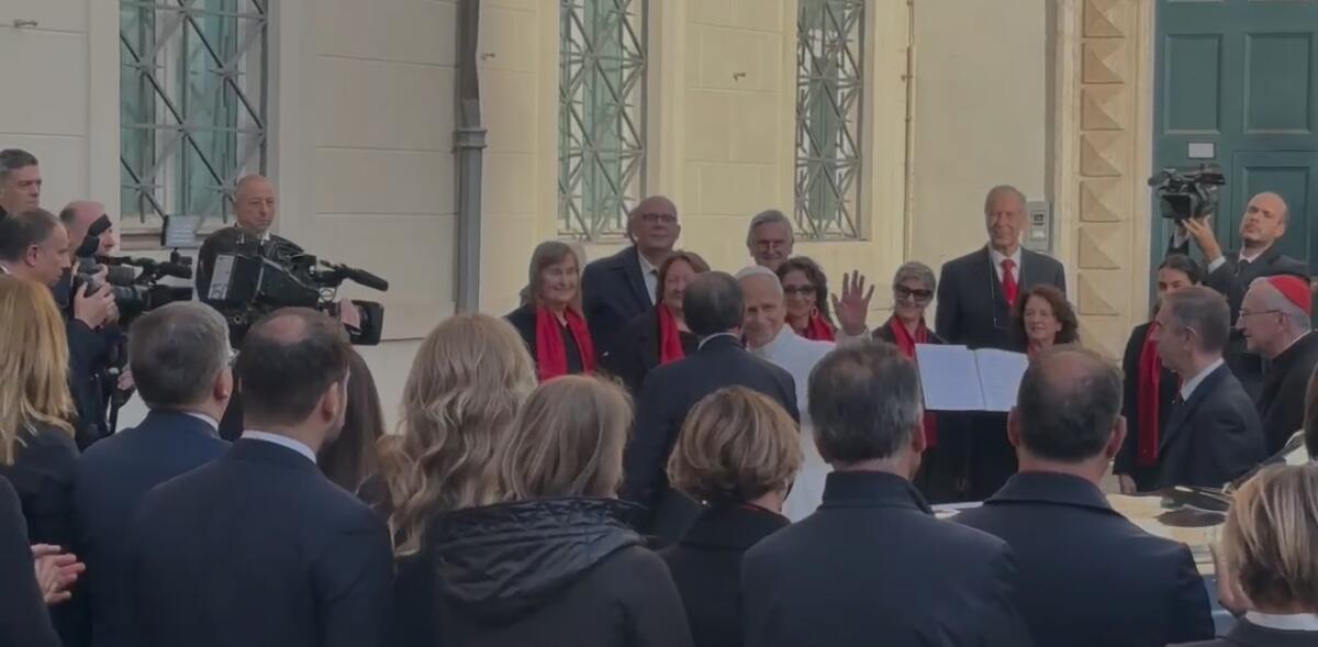 Galleria foto 'Papa Leone XIV a sorpresa al Senato, incontra La Russa e visita la mostra sulla Bibbia di Borso d’Este' - foto 1