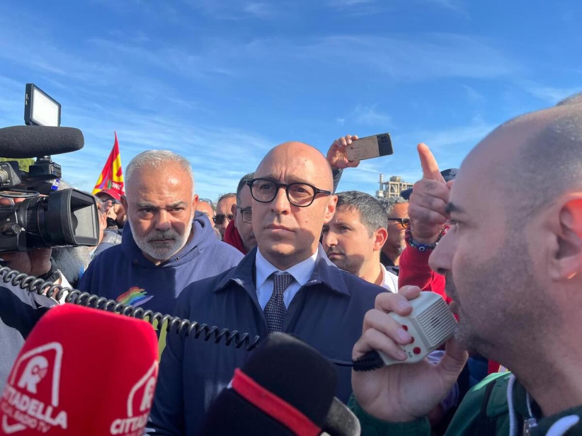 Galleria foto 'Ex Ilva, Bitetti all’incontro con Urso: «Andrò a Roma per proporre l’istituzione di un “Tavolo Taranto”»' - foto 1
