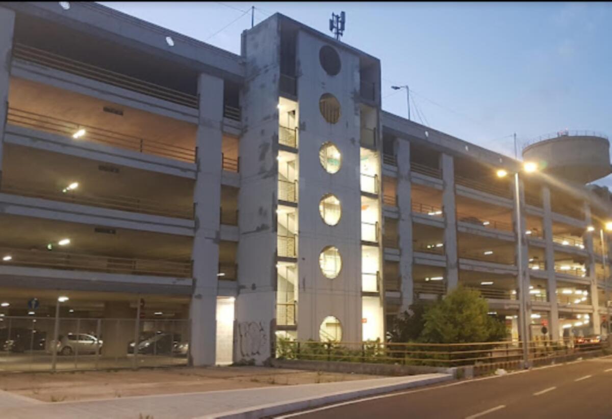 Galleria foto 'Bari, per le feste in sovraccarico i parcheggi del centro. Leccese: «Polipark vuoto»' - foto 1