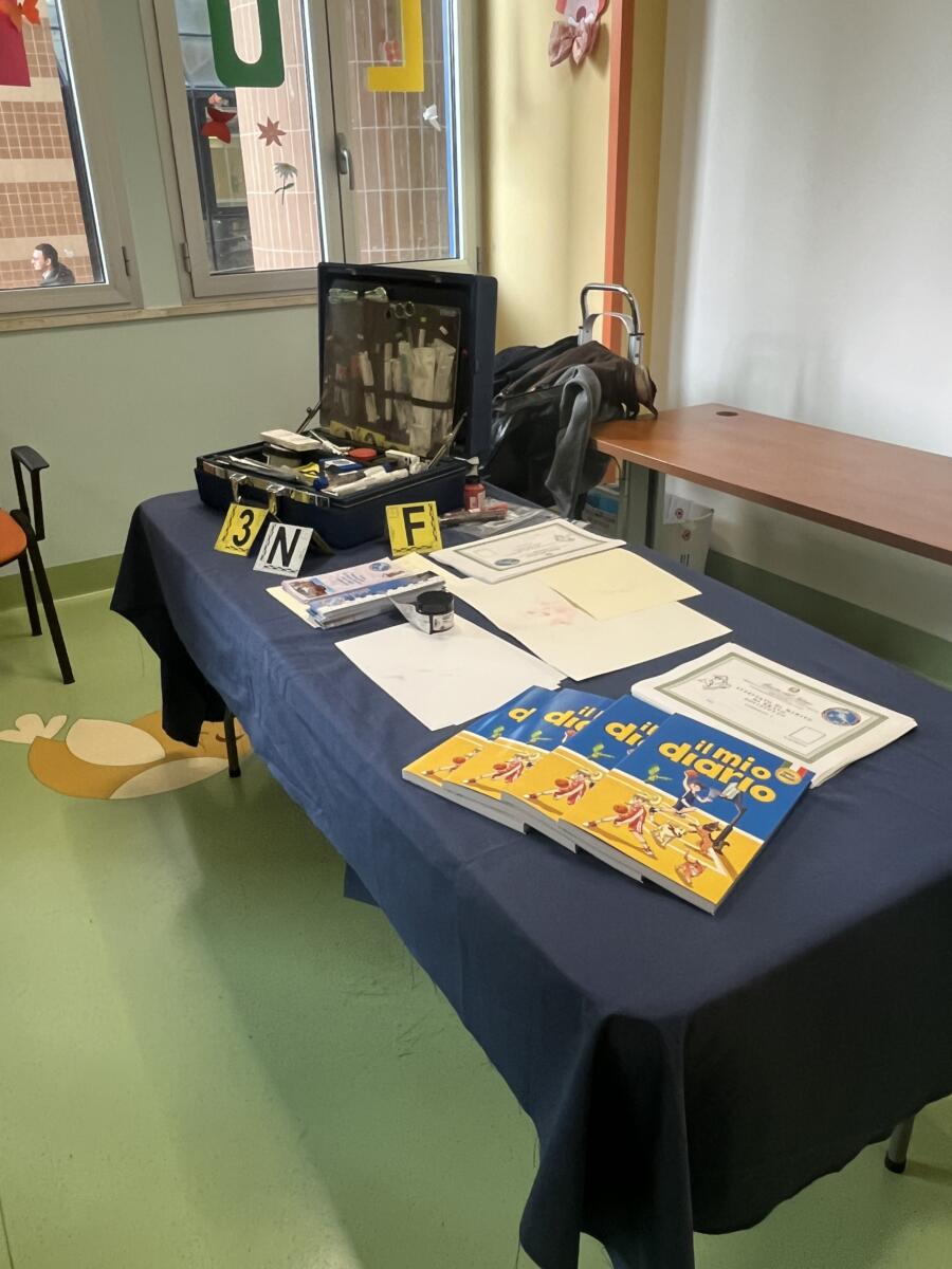 Galleria foto 'Bari, sorpresa per i bimbi ricoverati al Pediatrico: una mattinata di gioia e spensieratezza con la Polizia' - foto 6