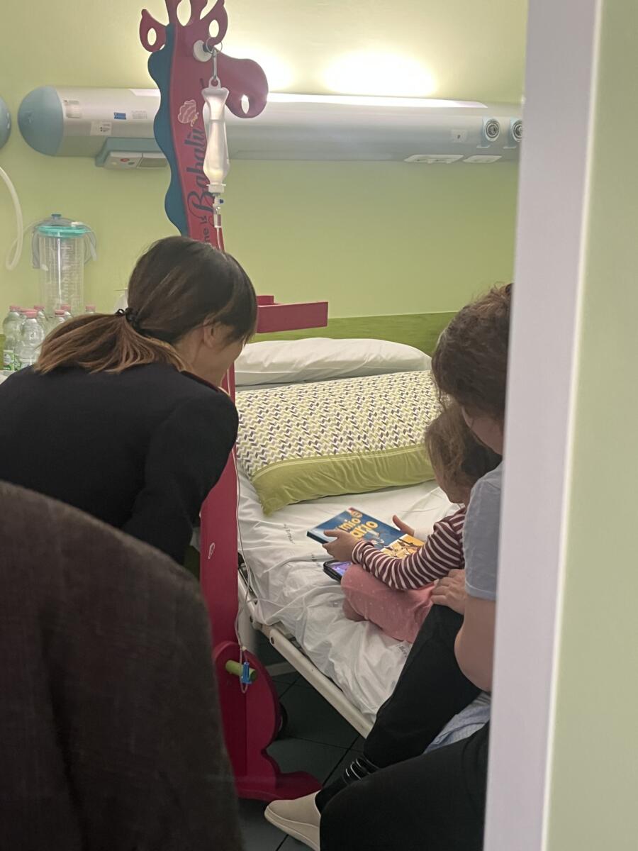 Galleria foto 'Bari, sorpresa per i bimbi ricoverati al Pediatrico: una mattinata di gioia e spensieratezza con la Polizia' - foto 4