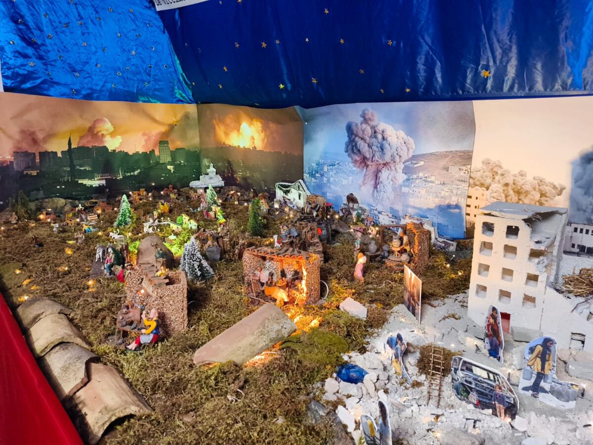 Galleria foto 'Monte Sant’Angelo, la natività tra le macerie delle guerre: «Il presepe non può ignorare la realtà» – FOTO e VIDEO' - foto 3