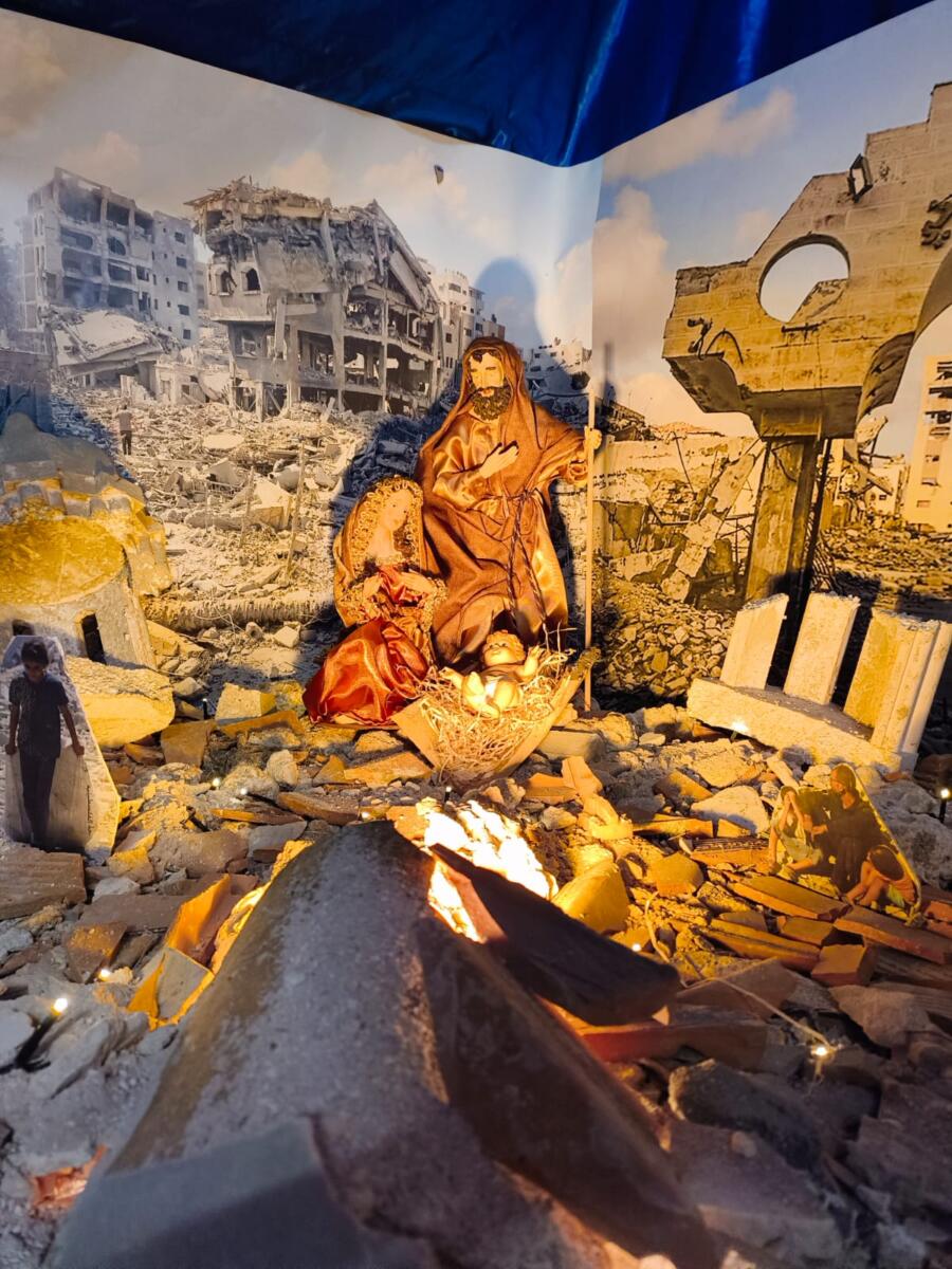 Galleria foto 'Monte Sant’Angelo, la natività tra le macerie delle guerre: «Il presepe non può ignorare la realtà» – FOTO e VIDEO' - foto 4