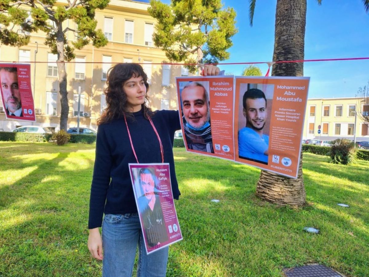 Galleria foto 'Giornata dei diritti umani, i medici del Policlinico di Bari manifestano per Gaza: sit in davanti all’ospedale' - foto 1