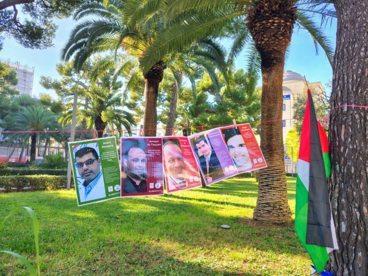Galleria foto 'Giornata dei diritti umani, i medici del Policlinico di Bari manifestano per Gaza: sit in davanti all’ospedale' - foto 2