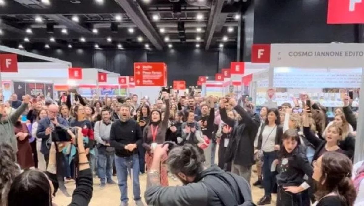 Galleria foto '“Più libri, più liberi” nella bufera: appelli, cortei e defezioni eccellenti. La protesta spacca l’editoria' - foto 1