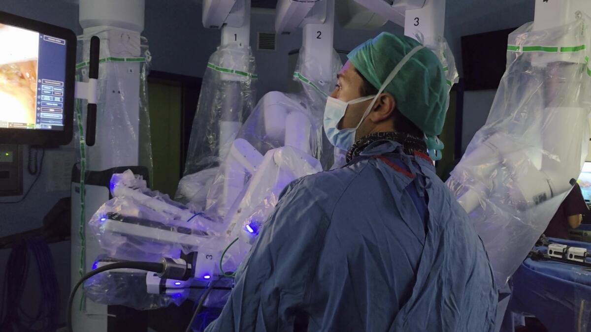 Galleria foto 'Bari, all’Oncologico eseguito il primo intervento con il robot Da Vinci: inaugurato il nuovo reparto di Urologia – VIDEO' - foto 1
