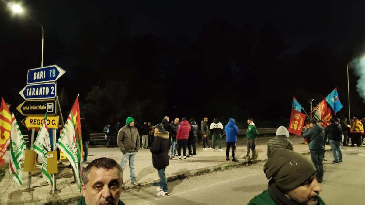 Galleria foto 'Ex Ilva, a Taranto i sindacati sospendono lo sciopero: sarà il Consiglio di fabbrica a decidere le prossime iniziative' - foto 1