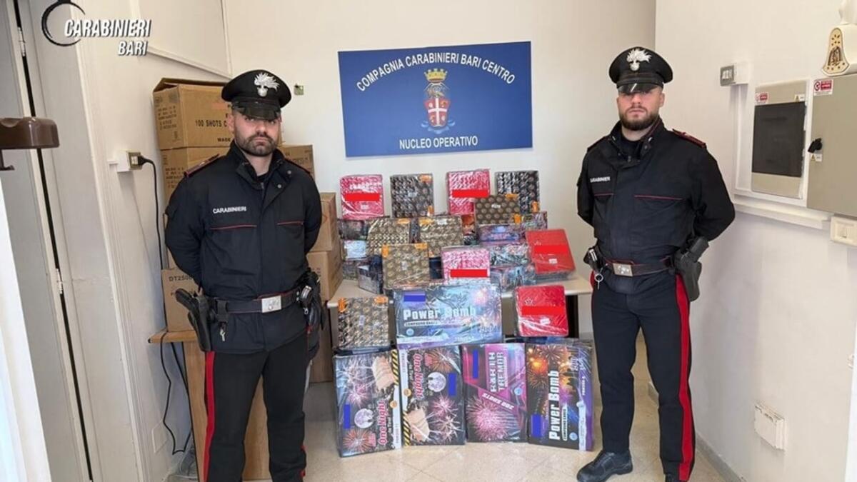 Bari, sequestrati 130 chili di fuochi d’artificio illegali: denunciato un 41enne Bari, sequestrati 130 chili di fuochi d’artificio illegali: denunciato un 41enne
