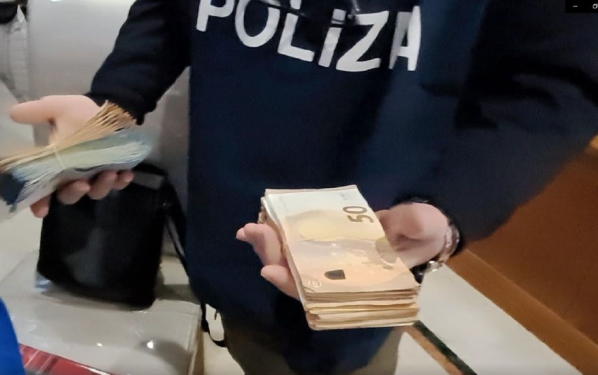 Galleria foto 'Taranto, recuperati oltre 97mila euro in contanti in casa di due pregiudicati: denunciata una donna' - foto 1